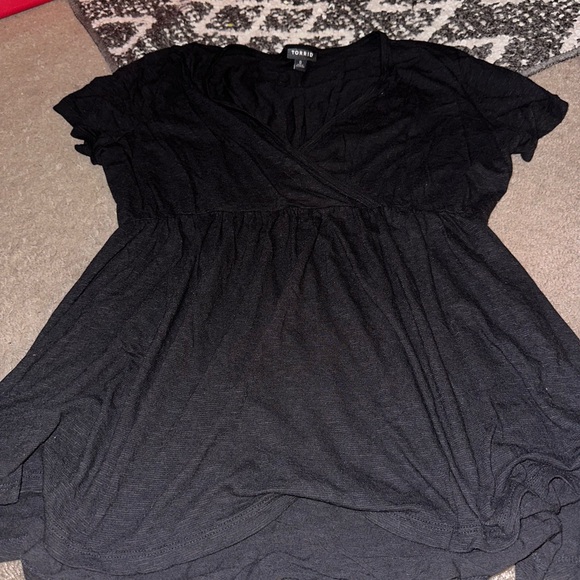 Gently used Torrid size 0 (12) top. - Picture 3 of 4